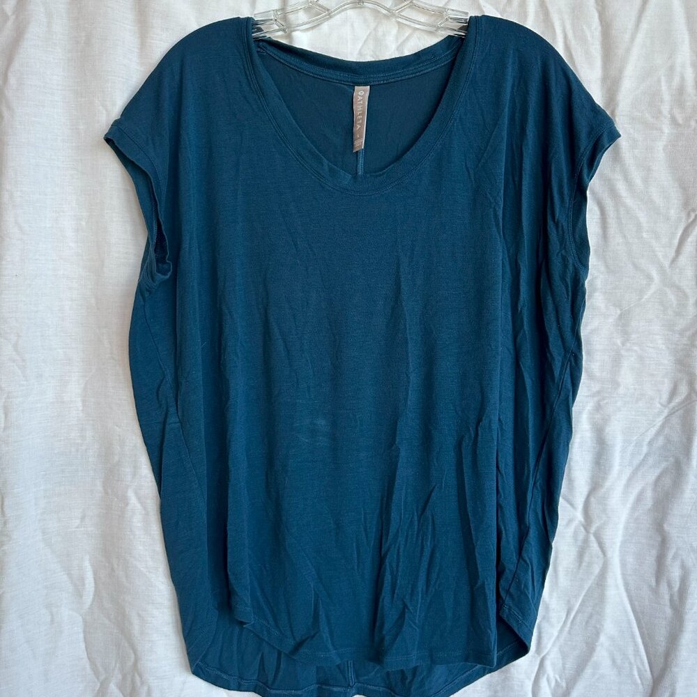 Athleta short sleeve tshirt